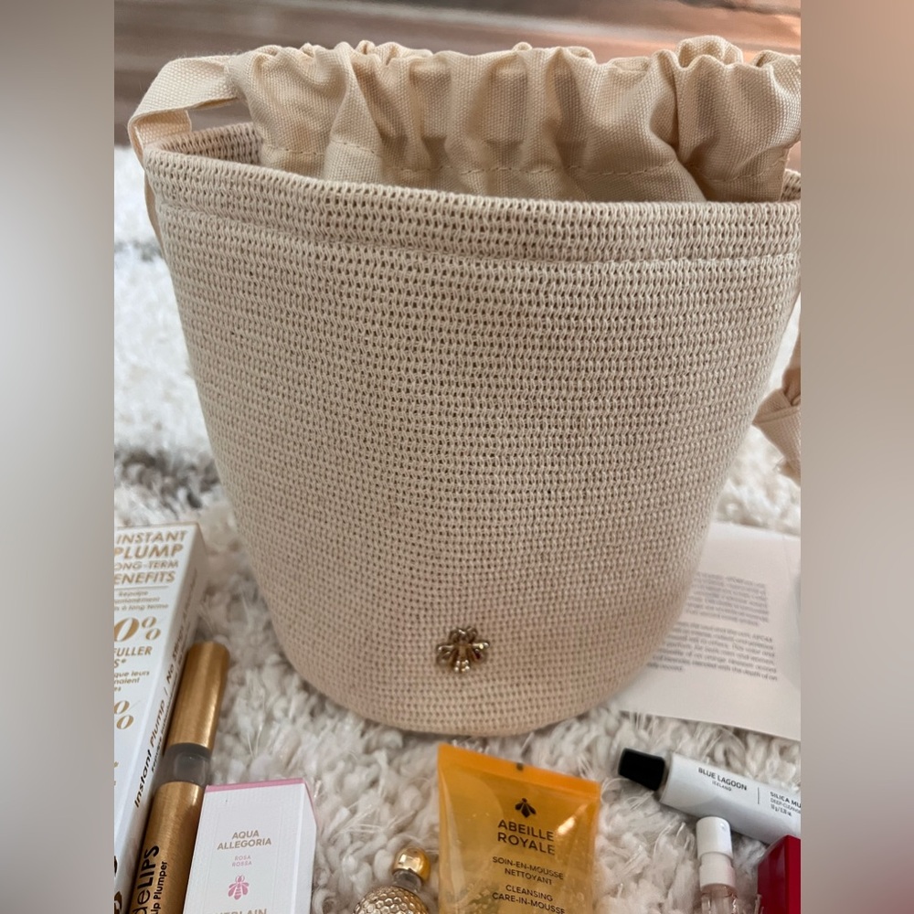 Brand New Guerlain Paris Cosmetic Bag with freebies - Picture 5 of 15
